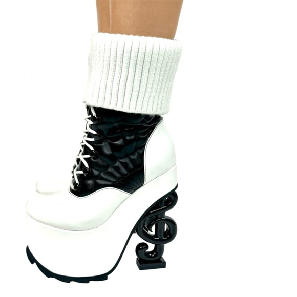 RARE! 🎶 MONSTER HIGH X YRU Operetta Phantom Platform Boots Black/White Sz 8 🎵 - Picture 2 of 14